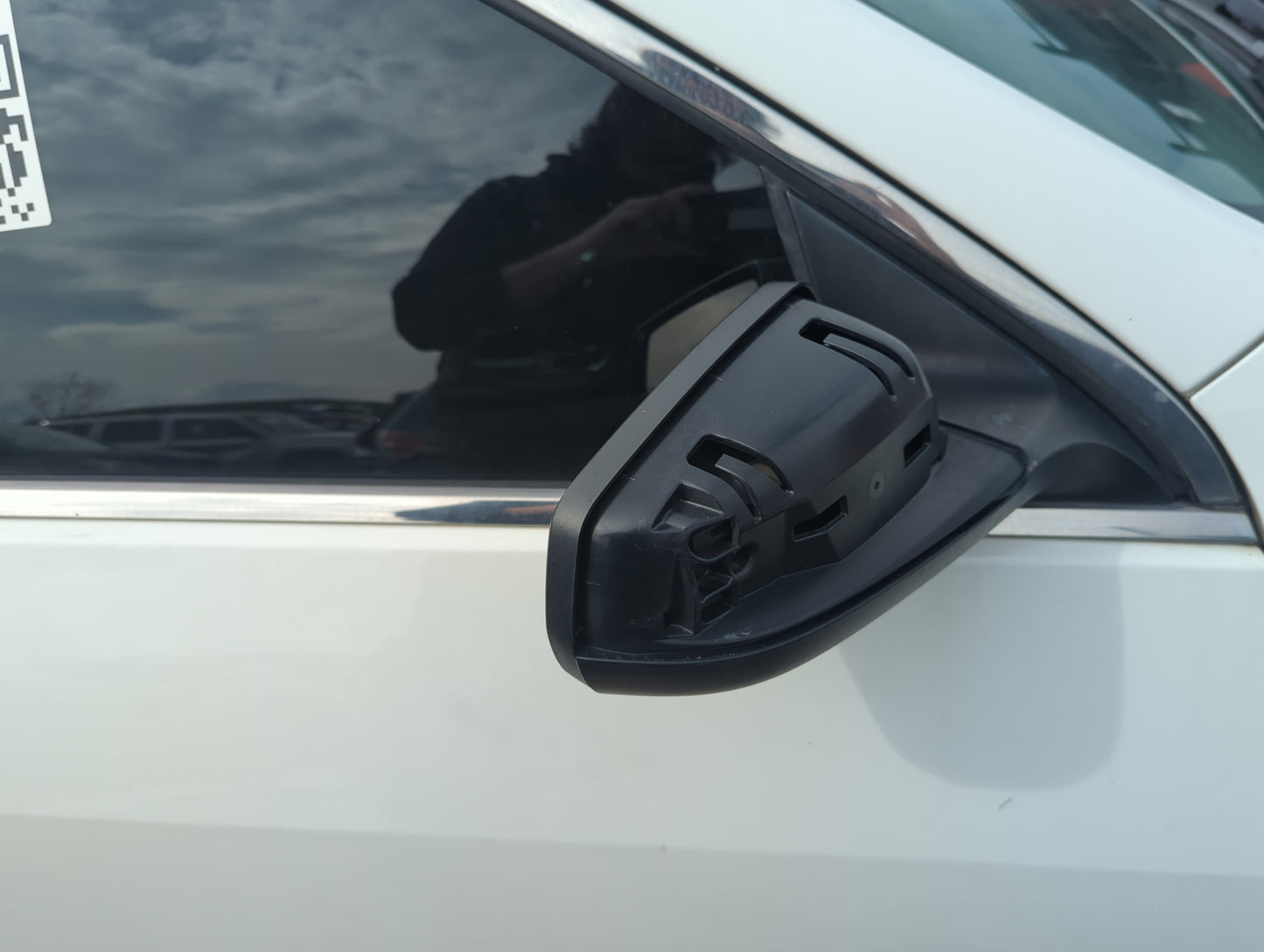 2013 Chevrolet Malibu Passenger Side View Mirror - Right Door Mirror OEM Used - Oemusedautoparts1.com