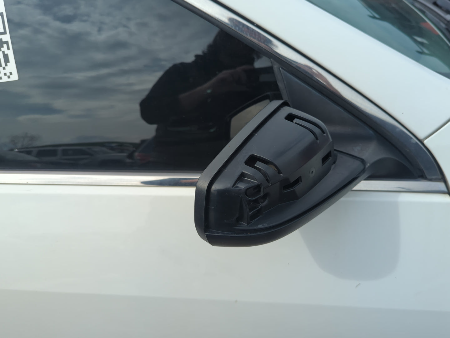 2013 Chevrolet Malibu Passenger Side View Mirror - Right Door Mirror OEM Used - Oemusedautoparts1.com