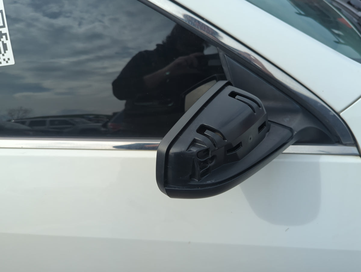 2013 Chevrolet Malibu Passenger Side View Mirror - Right Door Mirror OEM Used - Oemusedautoparts1.com