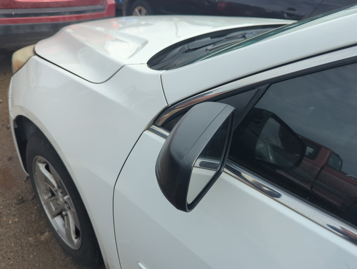 2013 Chevrolet Malibu Driver Side View Mirror - Left Door Mirror OEM Used - Oemusedautoparts1.com