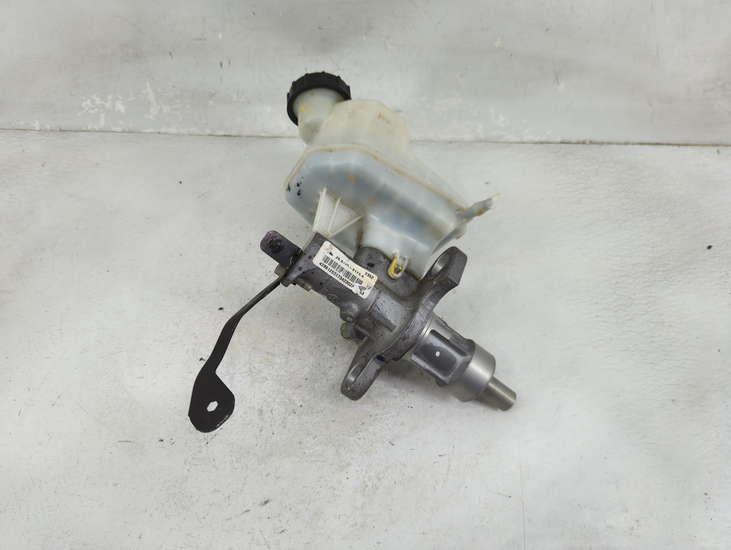 2013-2016 Chevrolet Malibu Brake Master Cylinder 5024862 - Oemusedautoparts1.com