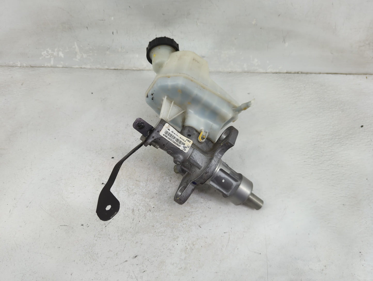 2013-2016 Chevrolet Malibu Brake Master Cylinder 5024862 - Oemusedautoparts1.com