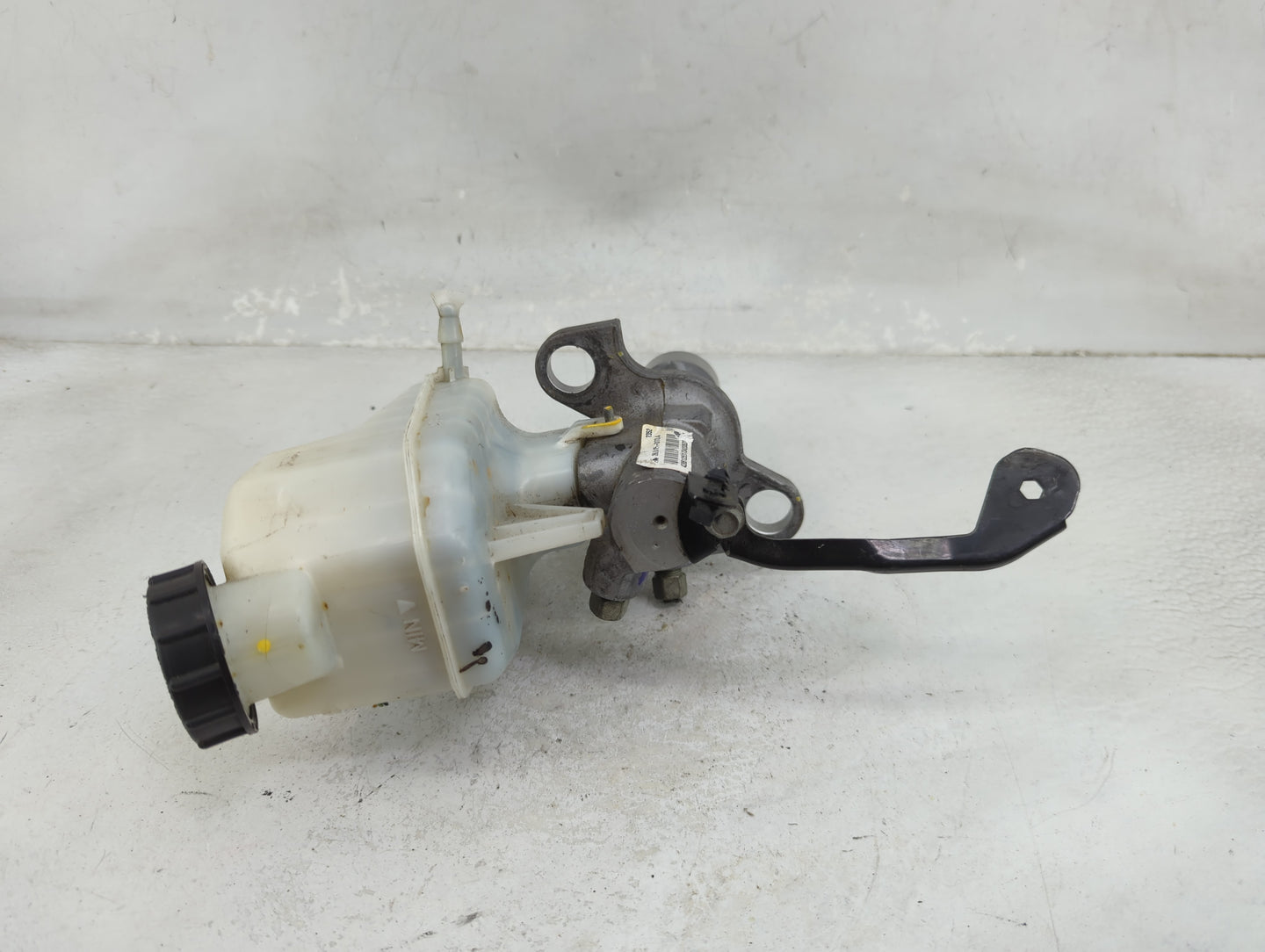 2013-2016 Chevrolet Malibu Brake Master Cylinder 5024862 - Oemusedautoparts1.com