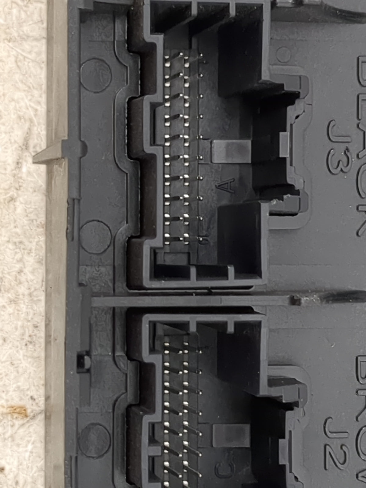 2013-2013 Chevrolet Malibu Communication Control Module 5027921 - Oemusedautoparts1.com
