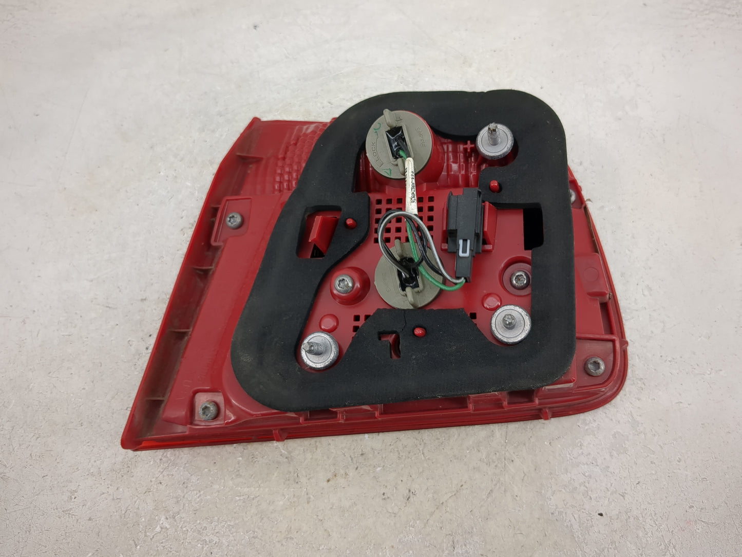 2013-2016 Chevrolet Malibu Driver Left Side Deck Lid Mounted Tail Light 5028001 - Oemusedautoparts1.com