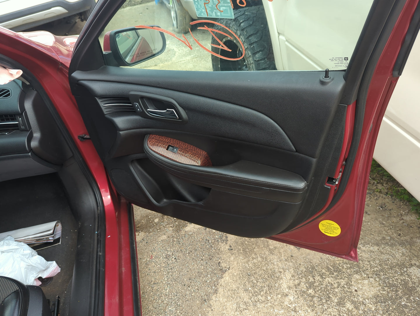 2013 Chevrolet Malibu Front Right Passenger Interior Door Panel Trim 5028004 - Oemusedautoparts1.com