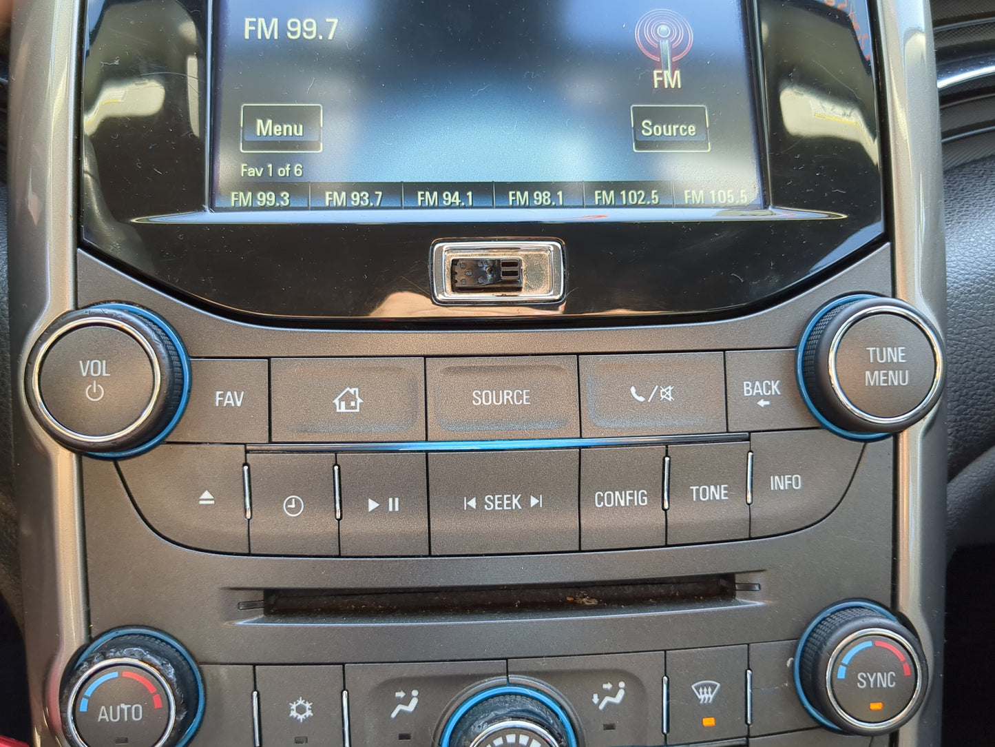 2013 Chevrolet Malibu Radio AM FM Cd Player Receiver Replacement Fits OEM Used Auto Parts - Oemusedautoparts1.com