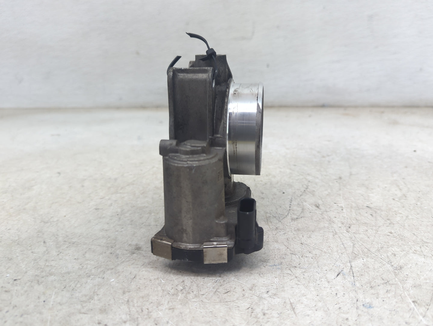 2013-2015 Chevrolet Malibu Throttle Body Fits Fits 2013 2014 2015 2017 2018 2019 2020 OEM Used Auto Parts - Oemusedautoparts