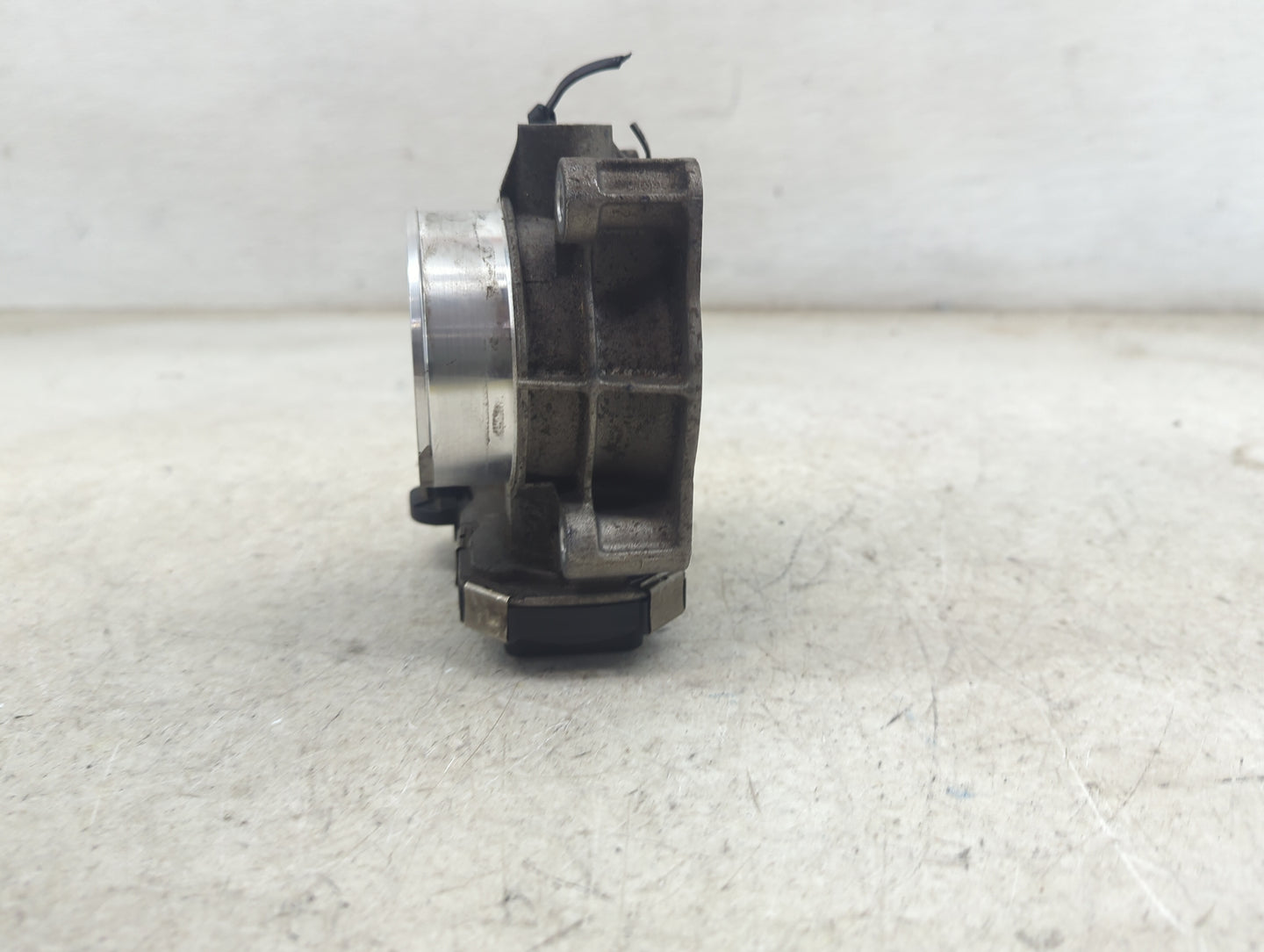 2013-2015 Chevrolet Malibu Throttle Body Fits Fits 2013 2014 2015 2017 2018 2019 2020 OEM Used Auto Parts - Oemusedautoparts