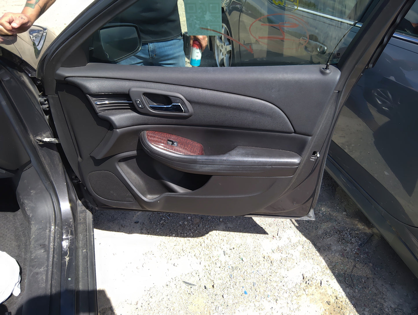 2013 Chevrolet Malibu Front Right Passenger Interior Door Panel Trim 5028044 - Oemusedautoparts1.com