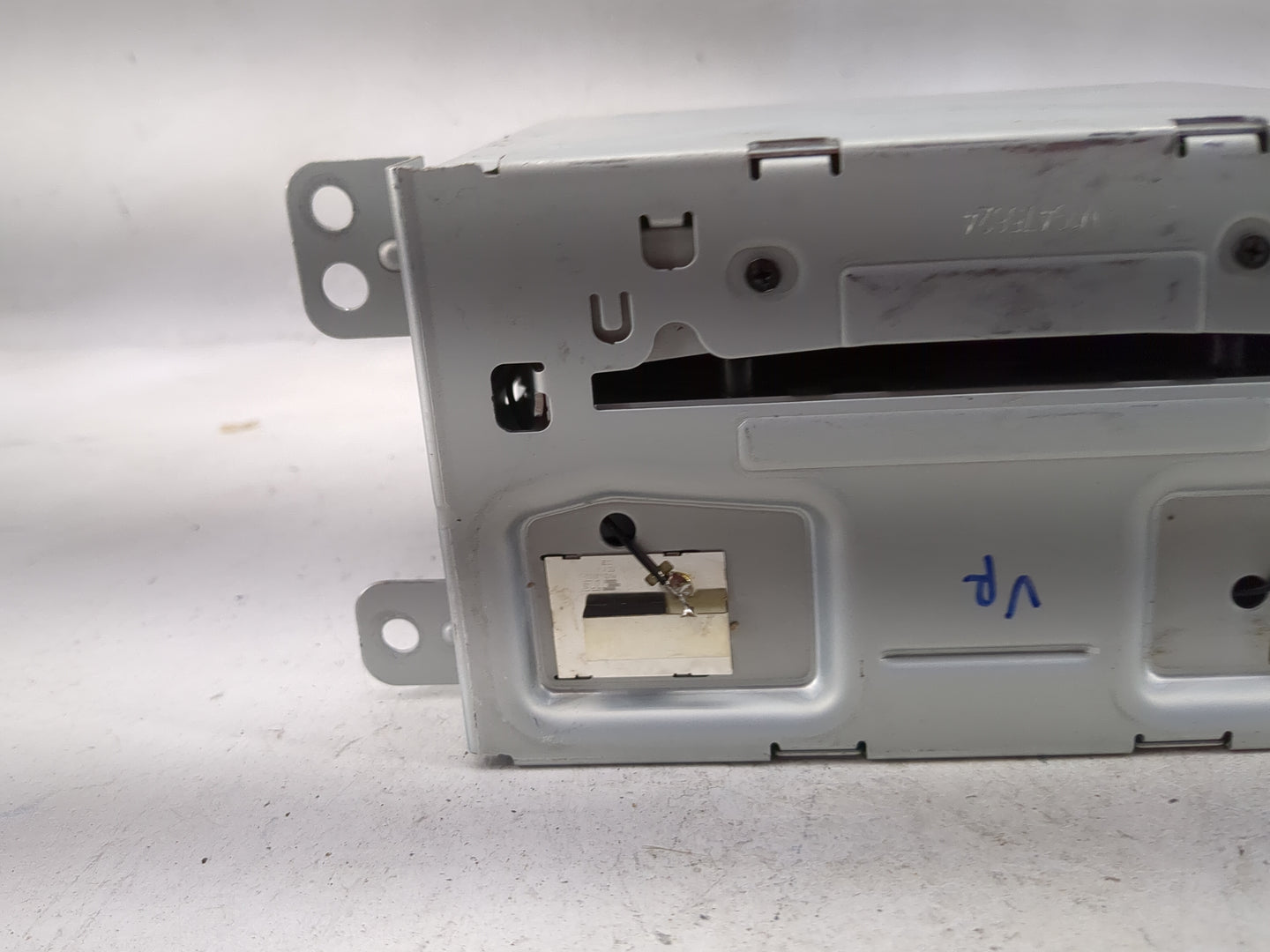 2013 Chevrolet Malibu Radio AM FM Cd Player Receiver Replacement Fits OEM Used Auto Parts - Oemusedautoparts1.com