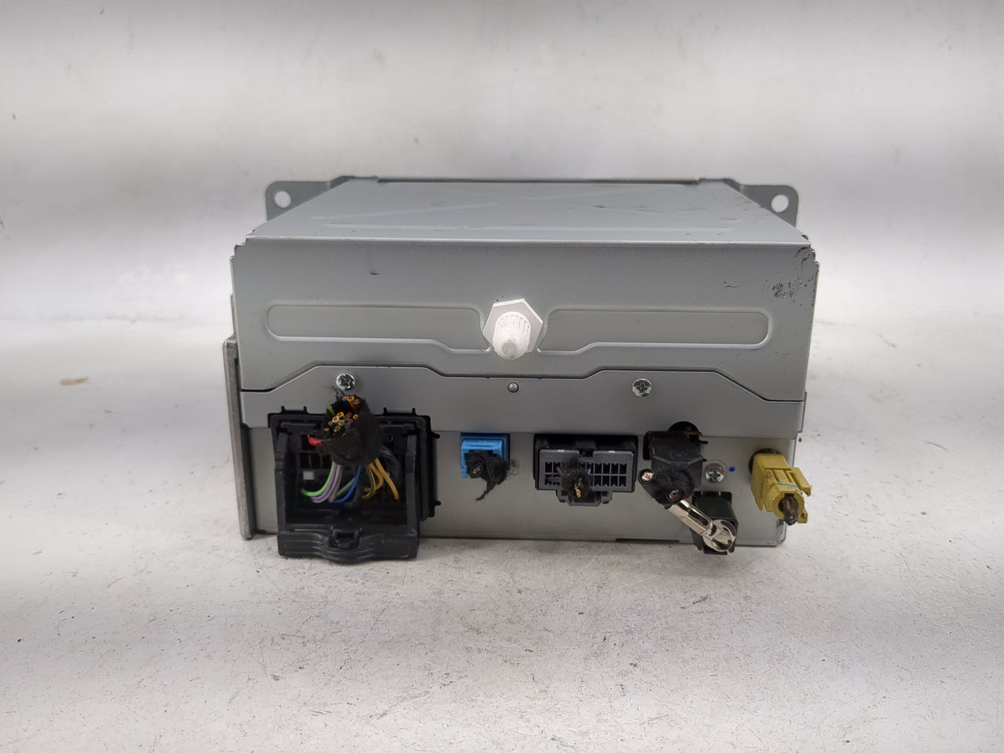 2013 Chevrolet Malibu Radio AM FM Cd Player Receiver Replacement Fits OEM Used Auto Parts - Oemusedautoparts1.com