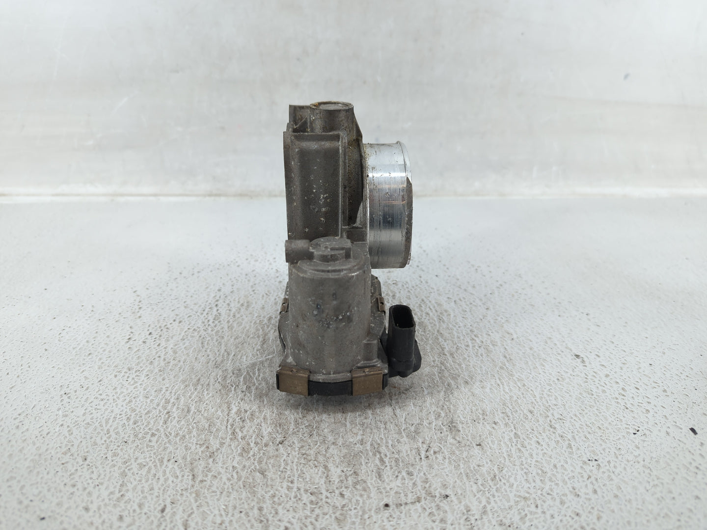 2013-2015 Chevrolet Malibu Throttle Body Fits Fits 2013 2014 2015 2017 2018 2019 2020 OEM Used Auto Parts - Oemusedautoparts