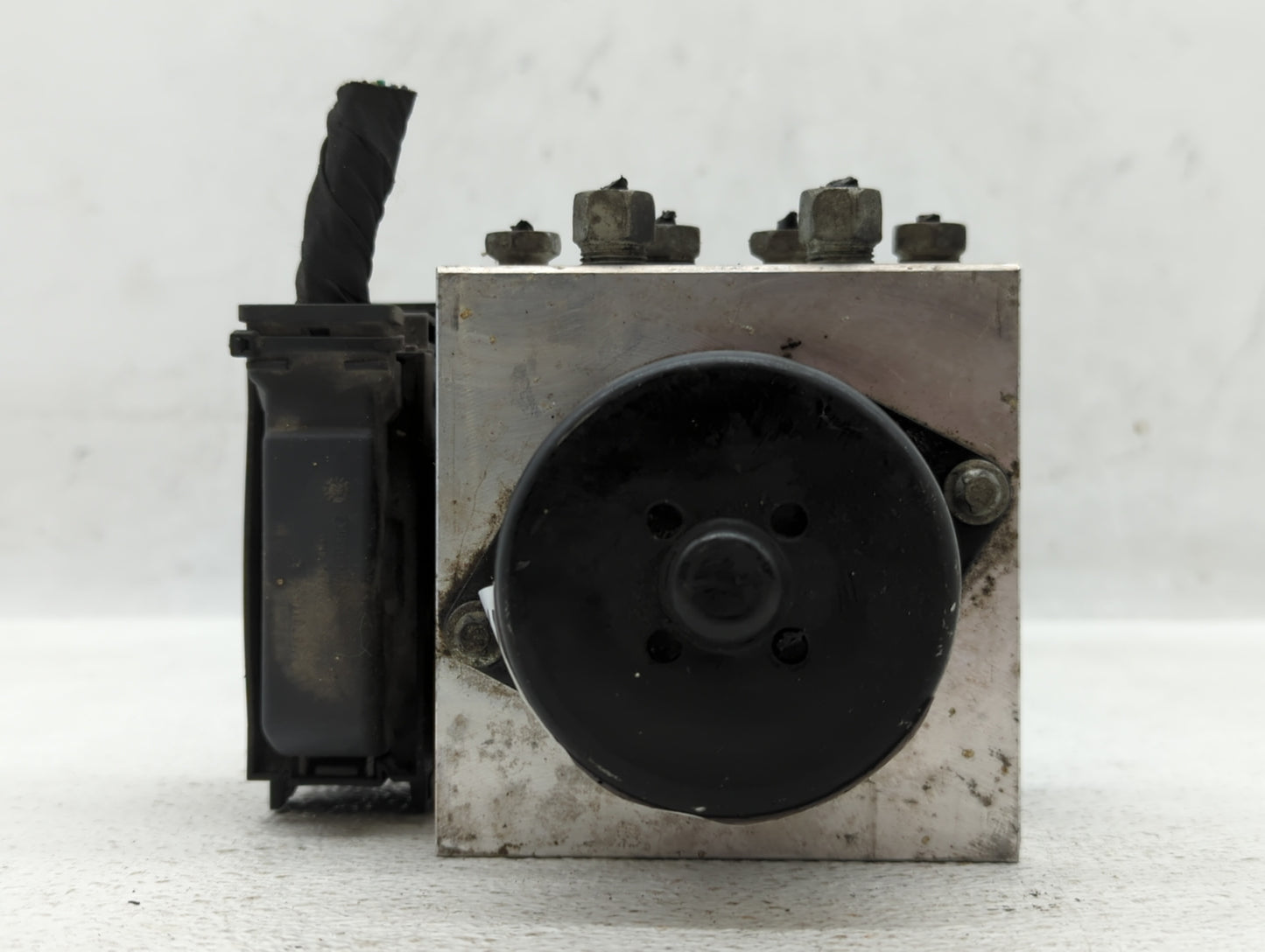 2013-2016 Chevrolet Malibu ABS Pump Control Module Replacement P/N:22971448 Fits Fits 2012 2013 2014 2015 2016 OEM Used Auto