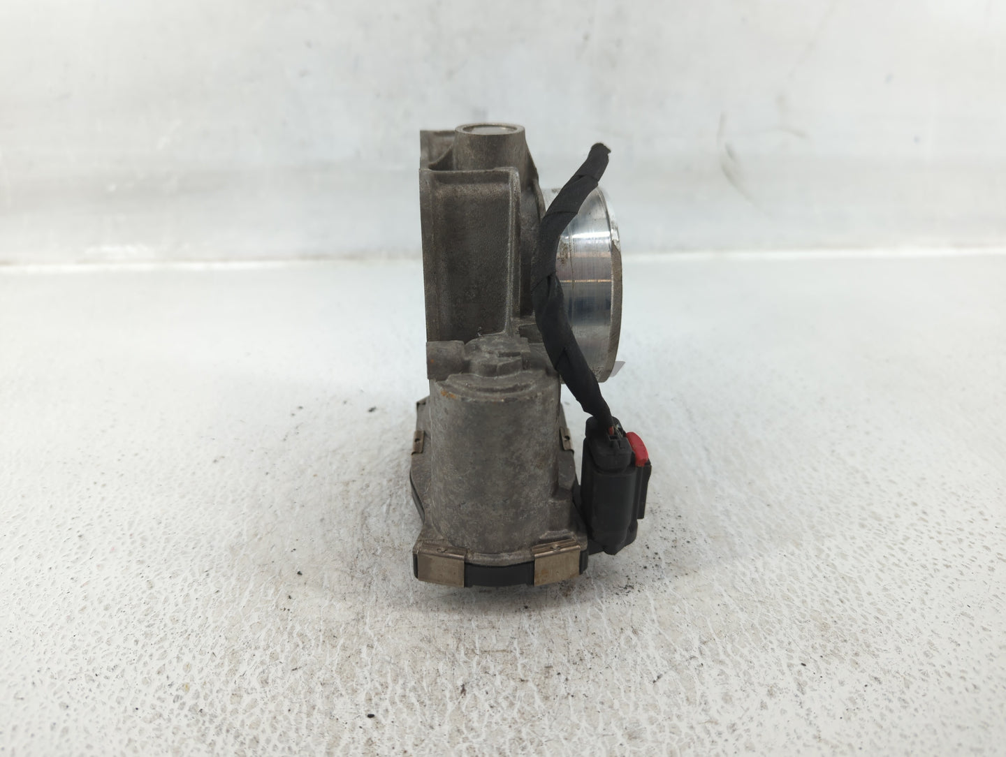 2013-2015 Chevrolet Malibu Throttle Body P/N:12627217DA Fits Fits 2013 2014 2015 2017 2018 2019 2020 OEM Used Auto Parts - O
