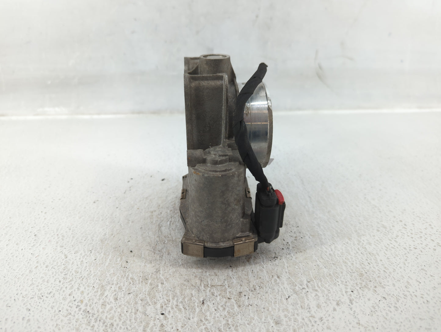 2013-2015 Chevrolet Malibu Throttle Body P/N:12627217DA Fits Fits 2013 2014 2015 2017 2018 2019 2020 OEM Used Auto Parts - O