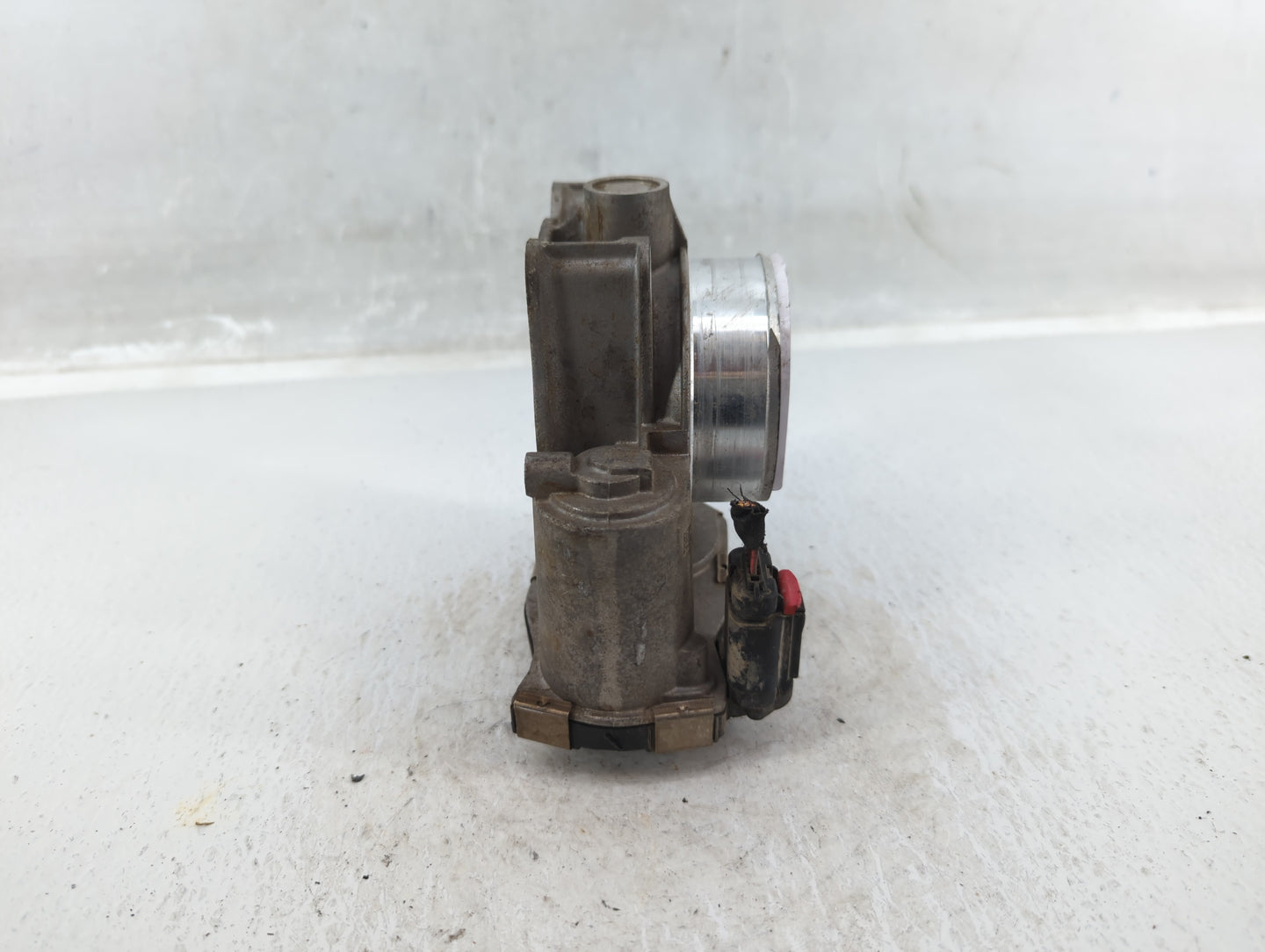 2013-2015 Chevrolet Malibu Throttle Body P/N:12627217DA Fits Fits 2013 2014 2015 2017 2018 2019 2020 OEM Used Auto Parts - O