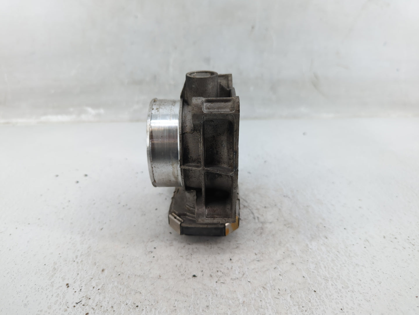 2013-2015 Chevrolet Malibu Throttle Body P/N:12627217DA Fits Fits 2013 2014 2015 2017 2018 2019 2020 OEM Used Auto Parts - O