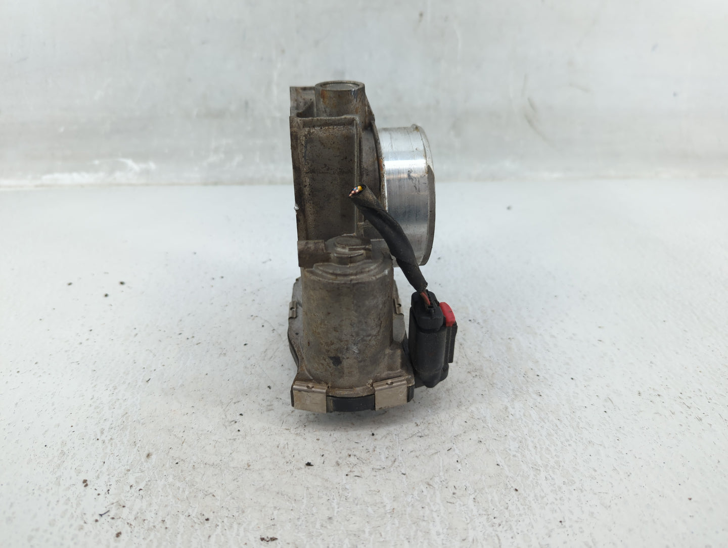 2013-2015 Chevrolet Malibu Throttle Body P/N:12627217DA Fits Fits 2013 2014 2015 2017 2018 2019 2020 OEM Used Auto Parts - O