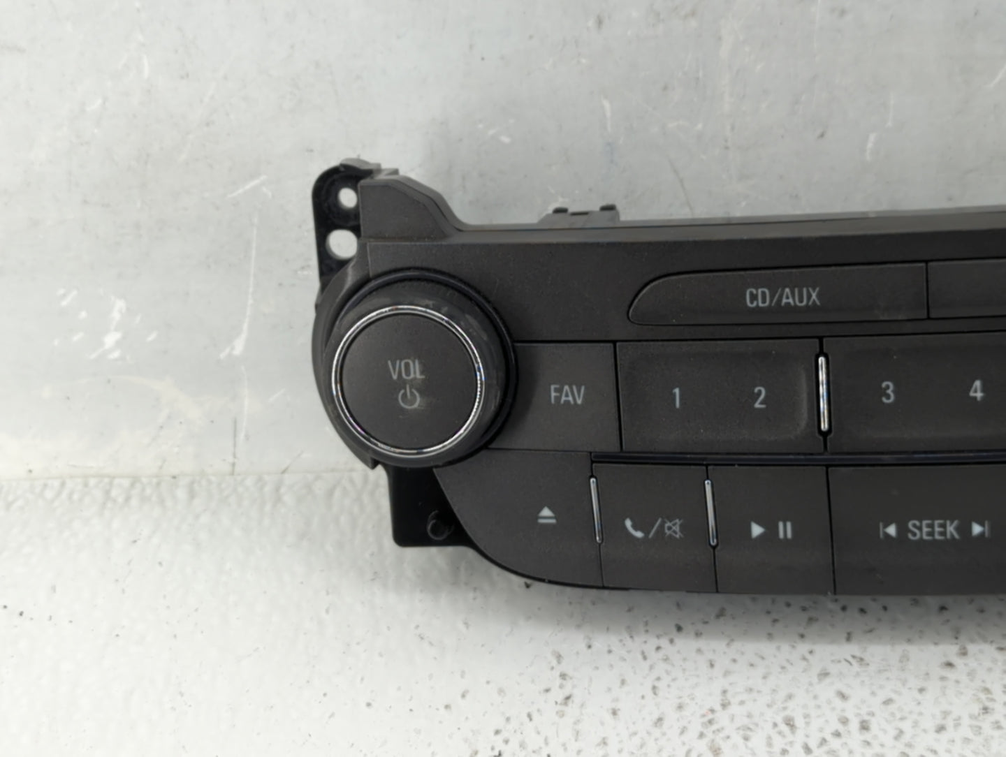 2013 Chevrolet Malibu Radio AM FM Cd Player Receiver Replacement P/N:22880998 Fits OEM Used Auto Parts - Oemusedautoparts1.c