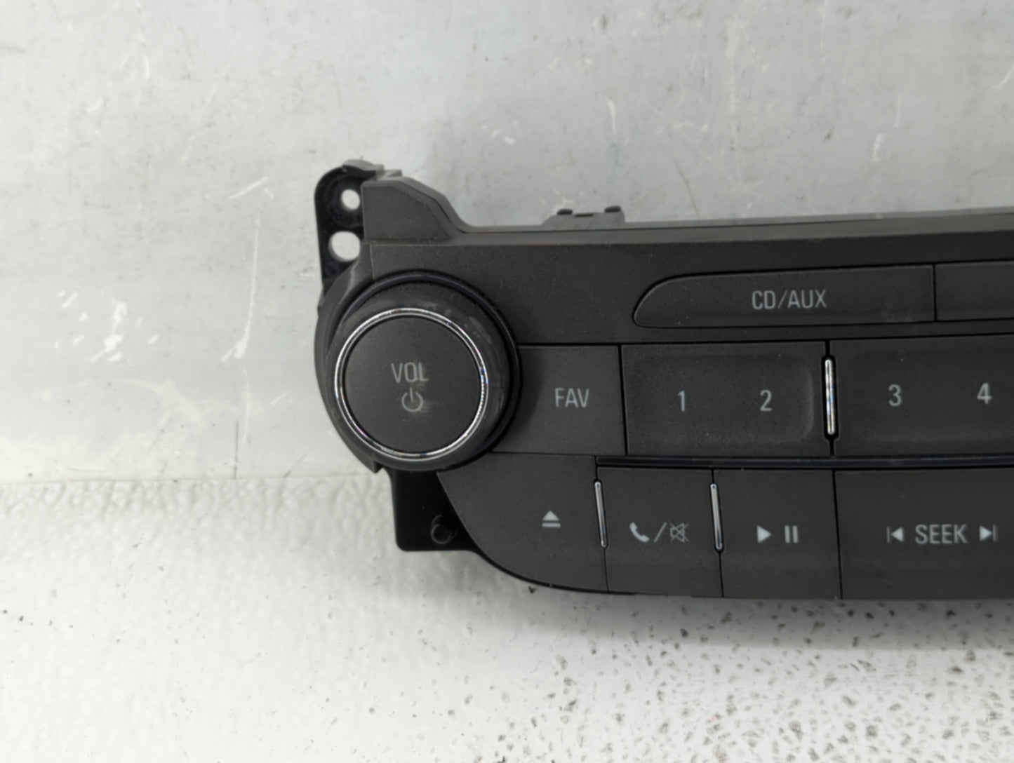 2013 Chevrolet Malibu Radio AM FM Cd Player Receiver Replacement P/N:22880998 Fits OEM Used Auto Parts - Oemusedautoparts1.c