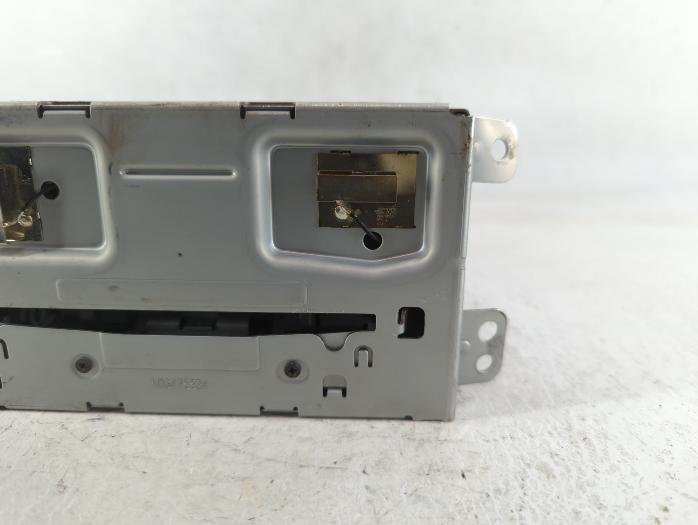 2013-2013 Chevrolet Malibu Am Fm Cd Player Radio Receiver - Oemusedautoparts1.com