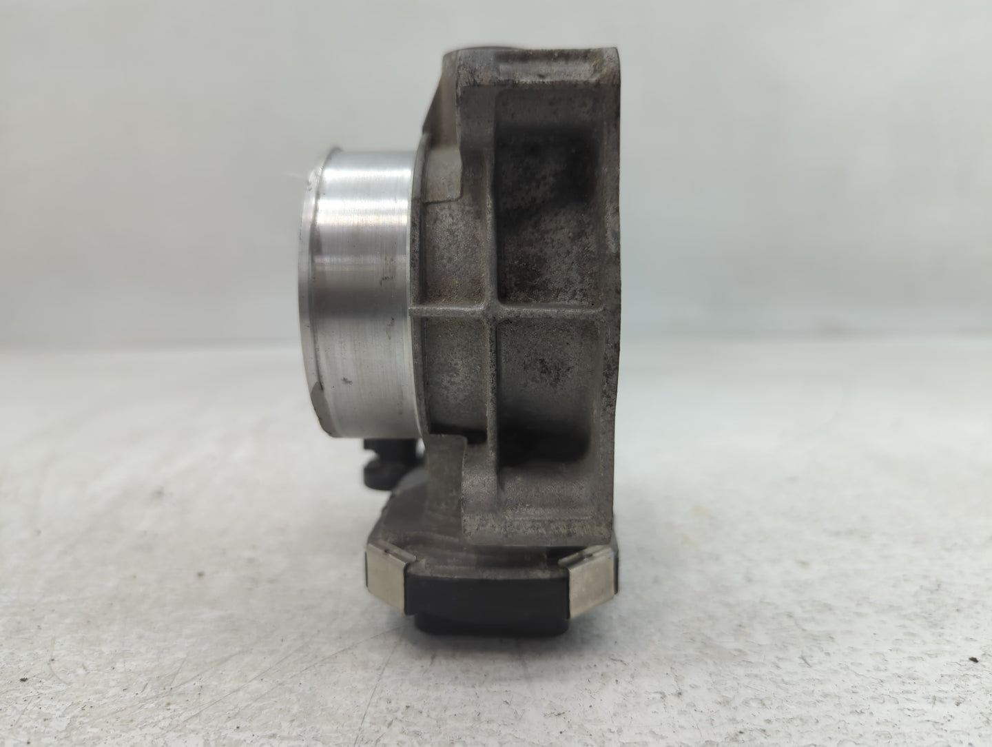 2013-2015 Chevrolet Malibu Throttle Body P/N:12669073DA 12627217DA Fits Fits 2013 2014 2015 2017 2018 2019 2020 OEM Used Aut