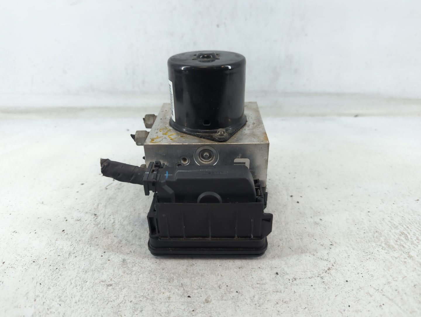 2013-2016 Chevrolet Malibu ABS Pump Control Module Replacement P/N:22888646 Fits Fits 2012 2013 2014 2015 2016 OEM Used Auto