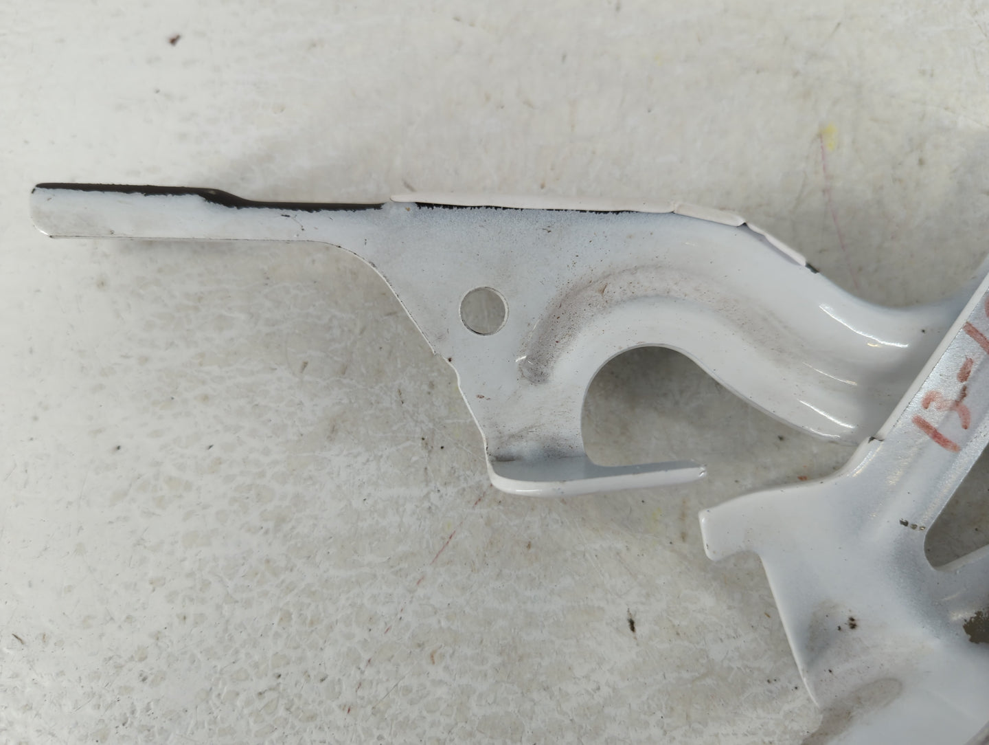 2013 Chevrolet Malibu Driver Left Hood Hinge - Oemusedautoparts1.com