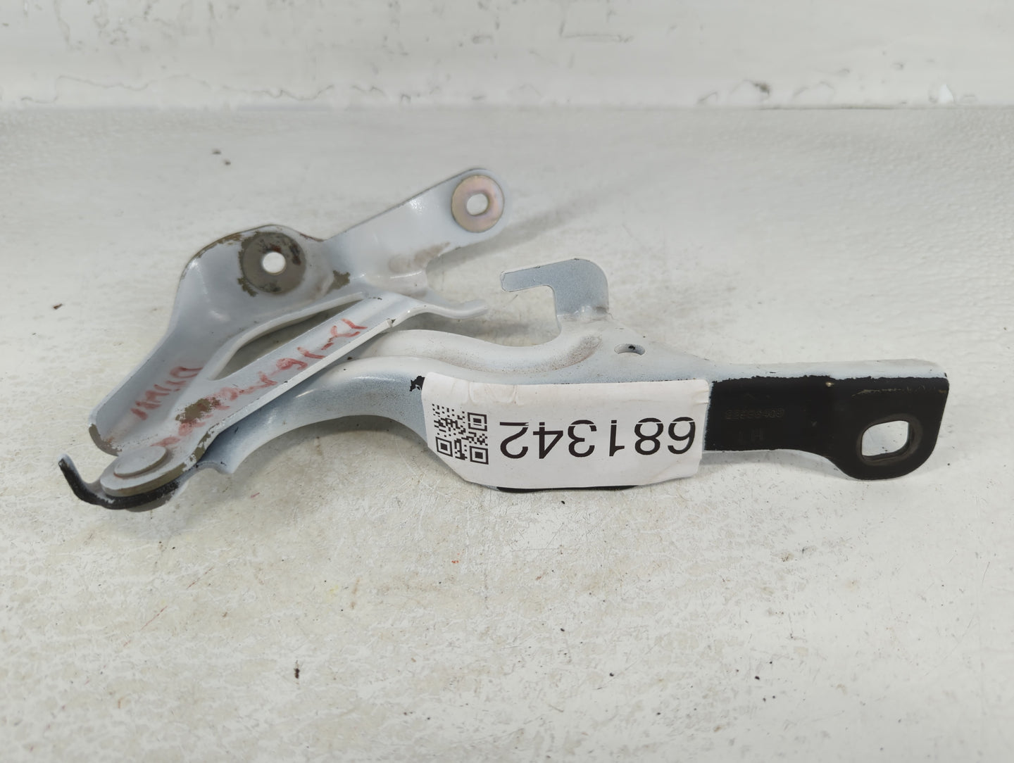 2013 Chevrolet Malibu Driver Left Hood Hinge - Oemusedautoparts1.com