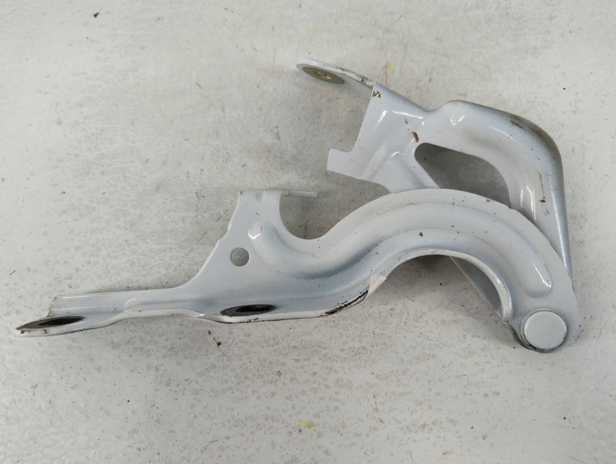 2013 Chevrolet Malibu Driver Left Hood Hinge - Oemusedautoparts1.com