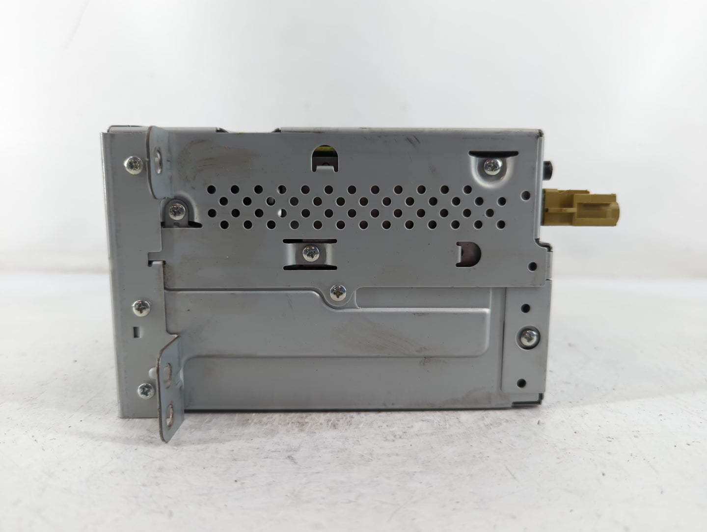 2013 Chevrolet Malibu Radio AM FM Cd Player Receiver Replacement P/N:22965236 Fits OEM Used Auto Parts - Oemusedautoparts1.c