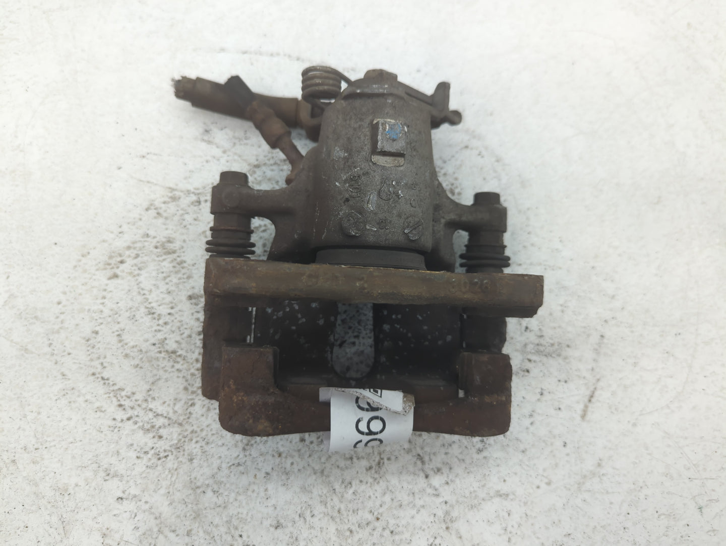 2013-2013 Chevrolet Malibu Front Driver Left Brake Caliper - Oemusedautoparts1.com