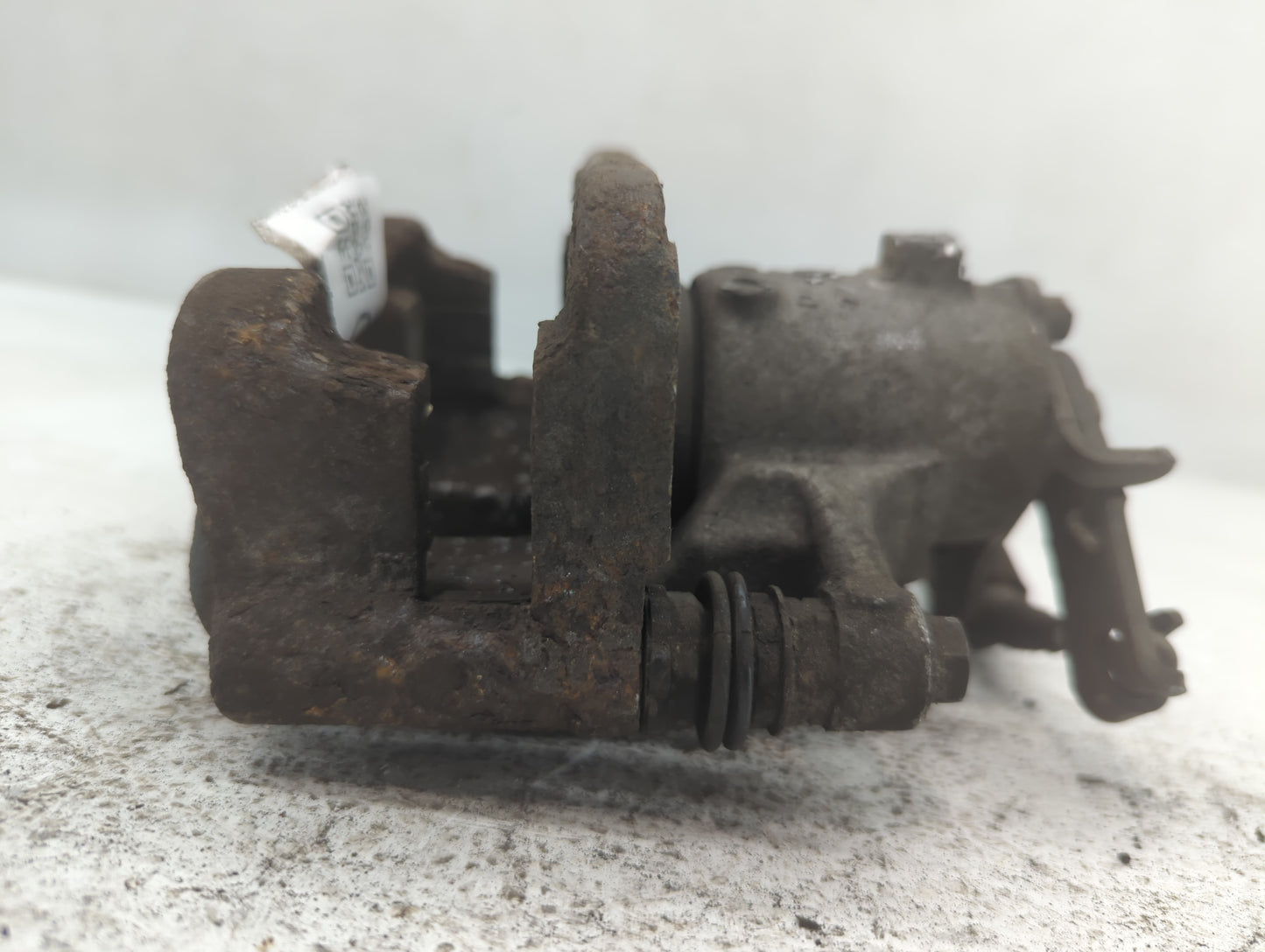2013-2013 Chevrolet Malibu Front Driver Left Brake Caliper - Oemusedautoparts1.com