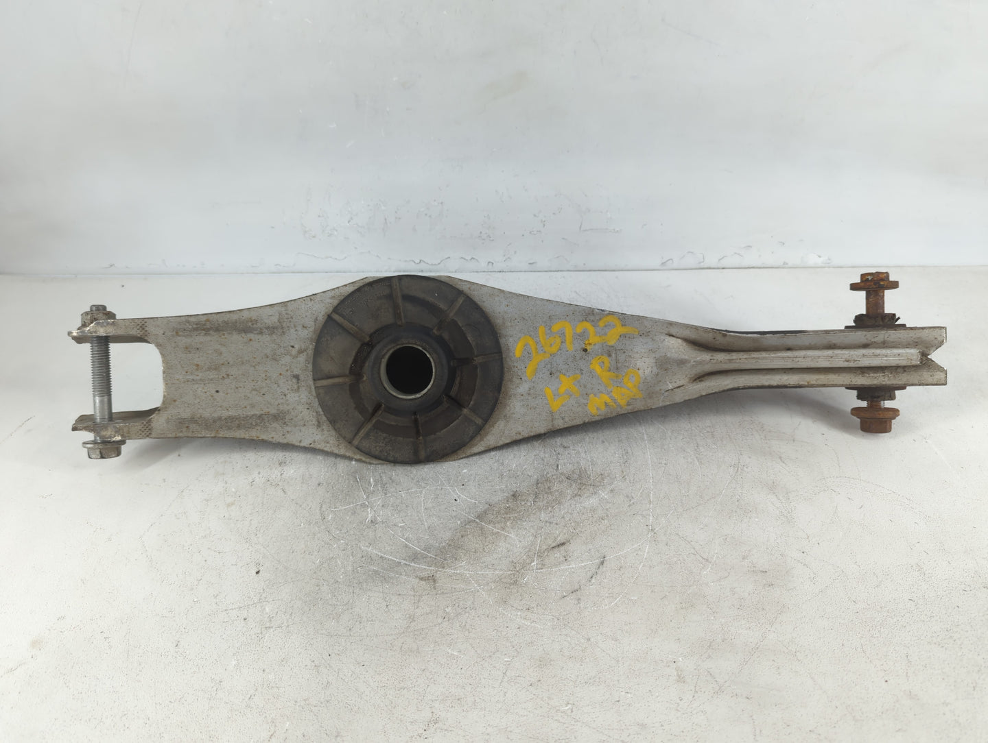 2013-2016 Chevrolet Malibu Passenger Rear Lower Control Arm Oem 701277 - Oemusedautoparts1.com