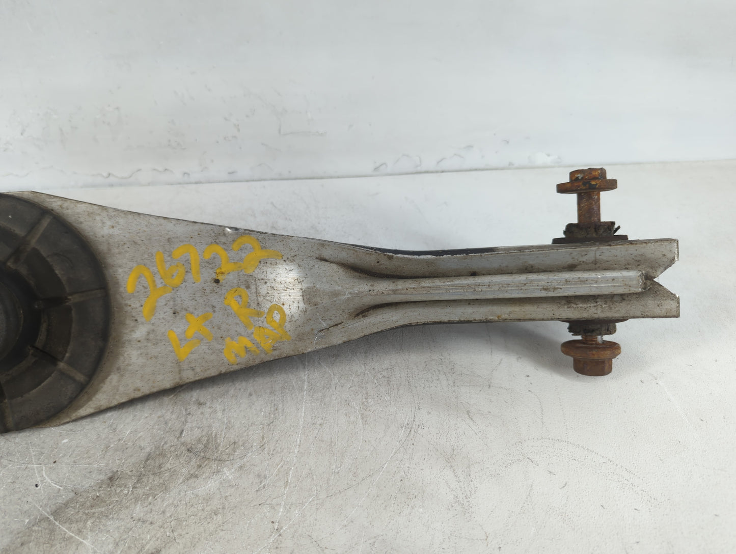 2013-2016 Chevrolet Malibu Passenger Rear Lower Control Arm Oem 701277 - Oemusedautoparts1.com