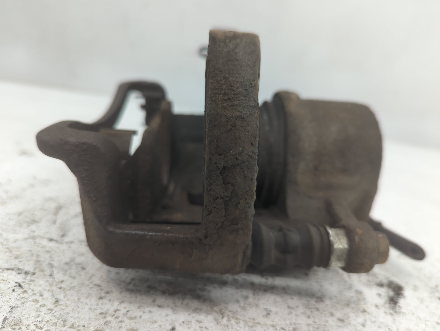 2013-2016 Chevrolet Malibu Front Passenger Right Brake Caliper - Oemusedautoparts1.com