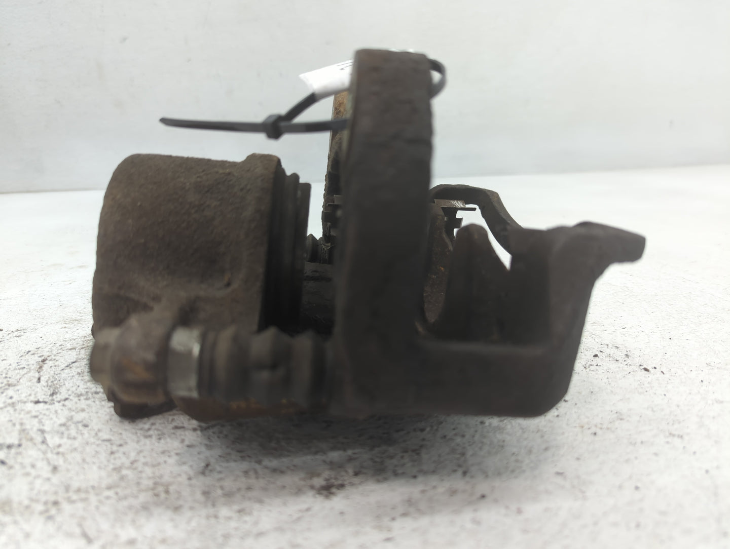2013-2016 Chevrolet Malibu Front Passenger Right Brake Caliper - Oemusedautoparts1.com