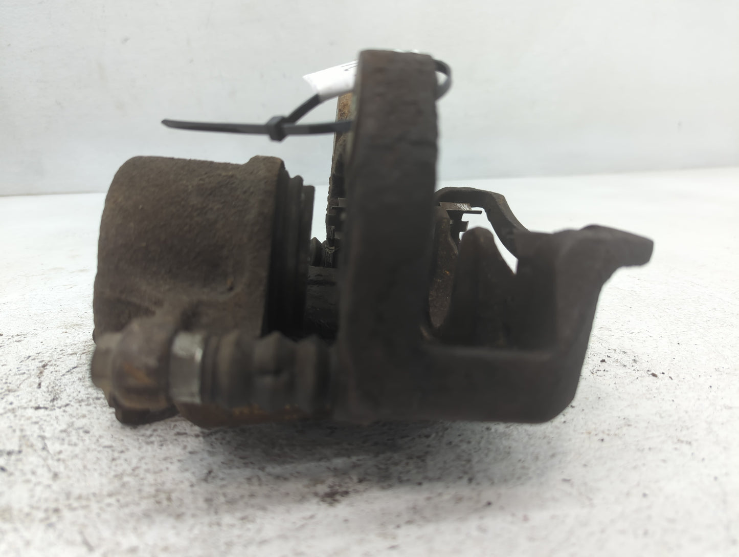 2013-2016 Chevrolet Malibu Front Passenger Right Brake Caliper - Oemusedautoparts1.com