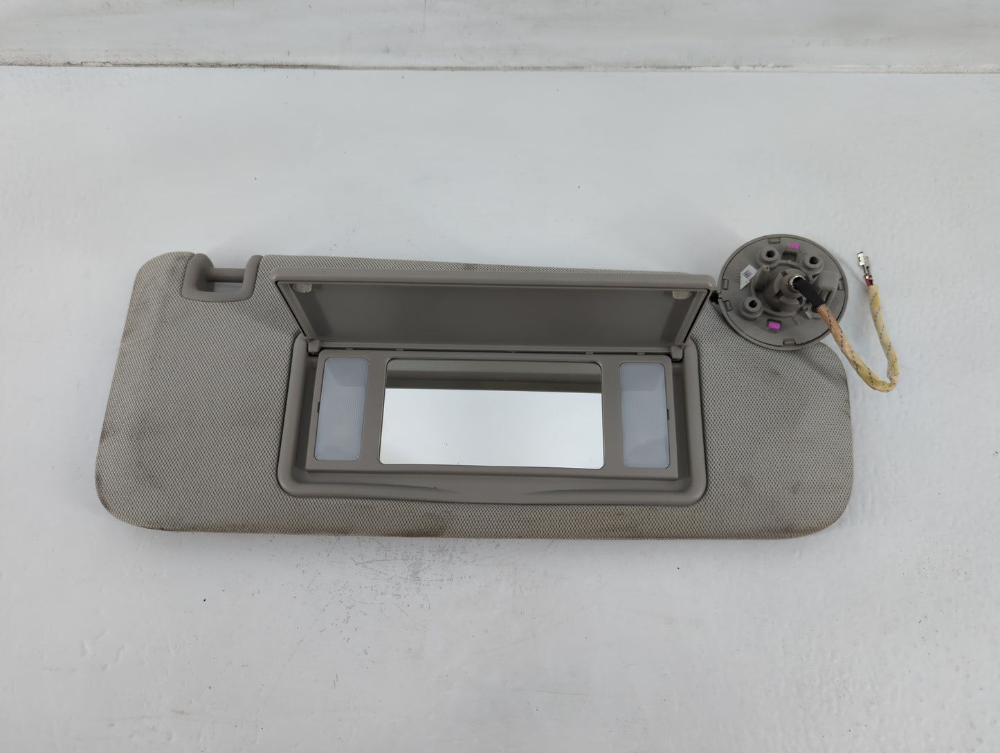 2013-2016 Chevrolet Malibu Sun Visor Shade Replacement Passenger Right Mirror Fits Fits 2013 2014 2015 2016 OEM Used Auto Pa