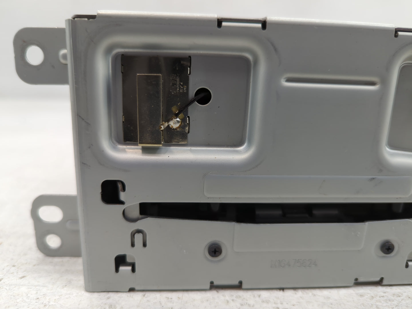 2013-2013 Chevrolet Malibu Am Fm Cd Player Radio Receiver - Oemusedautoparts1.com