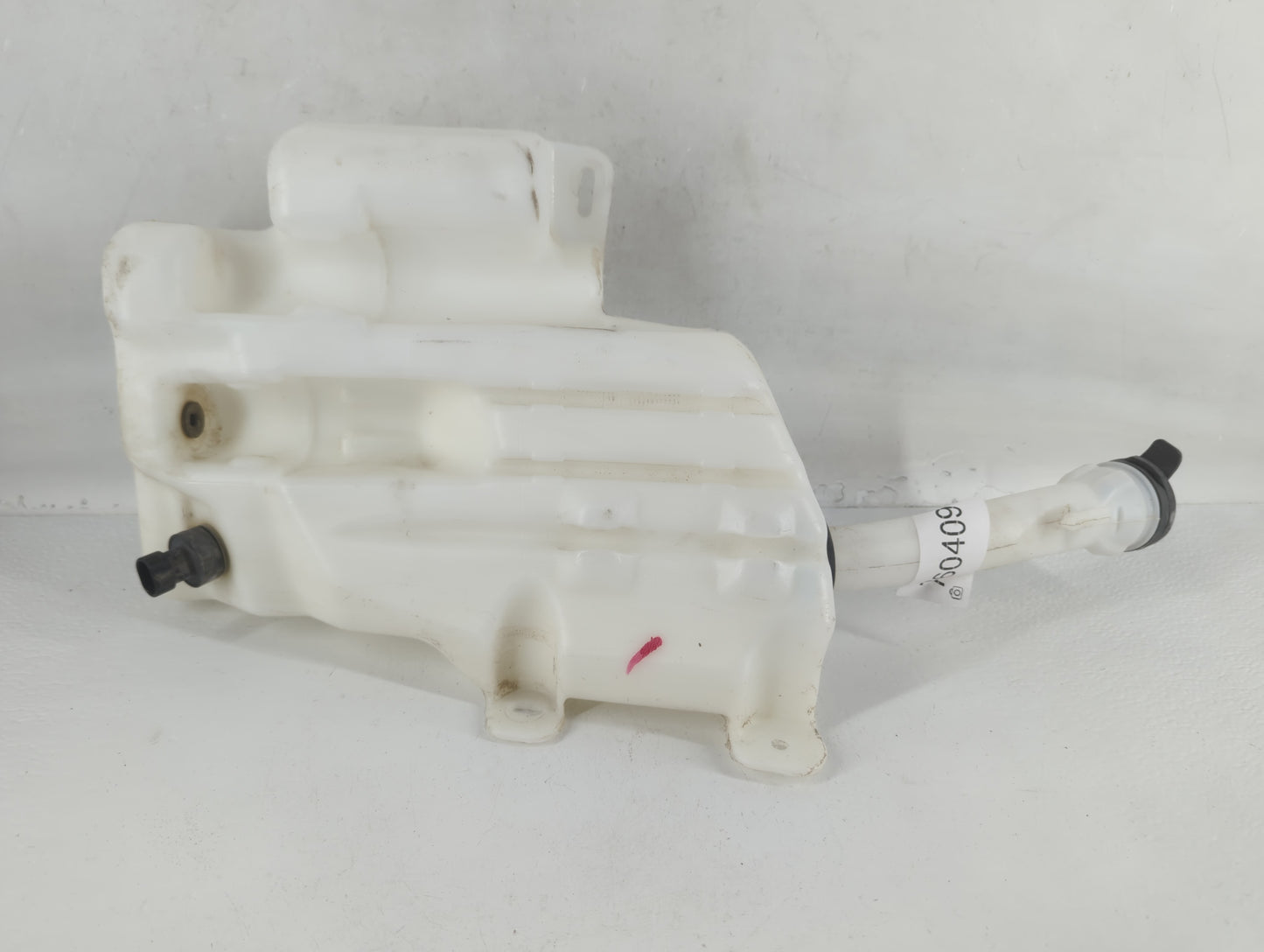 2013-2016 Chevrolet Malibu Windshield Washer Fluid Reservoir Bottle Oem - Oemusedautoparts1.com