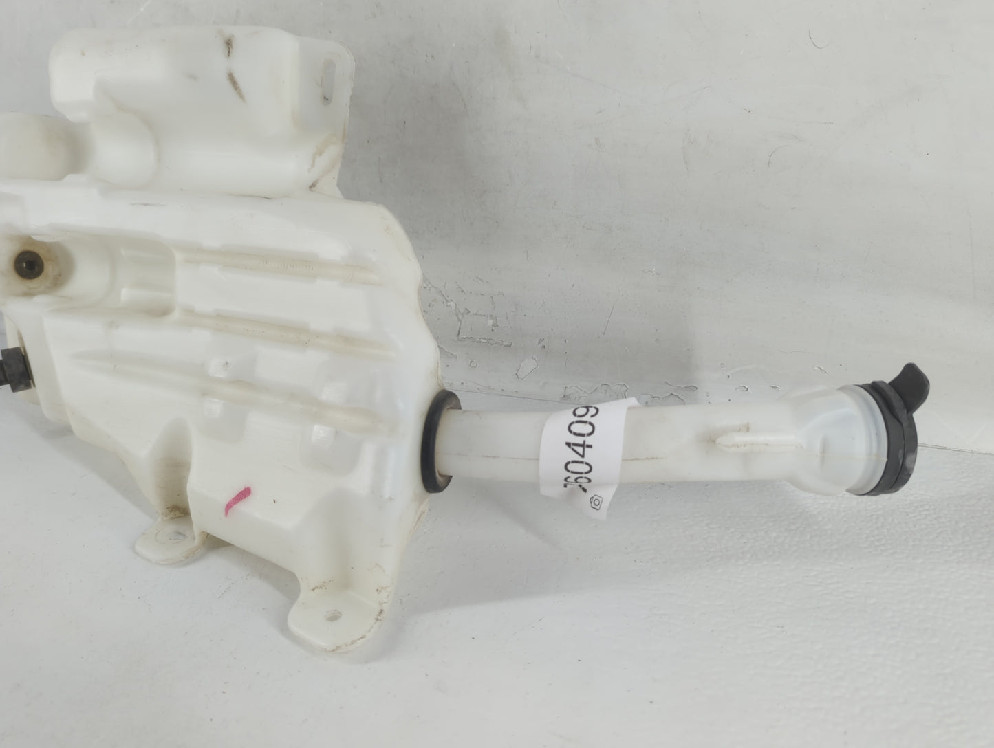 2013-2016 Chevrolet Malibu Windshield Washer Fluid Reservoir Bottle Oem - Oemusedautoparts1.com