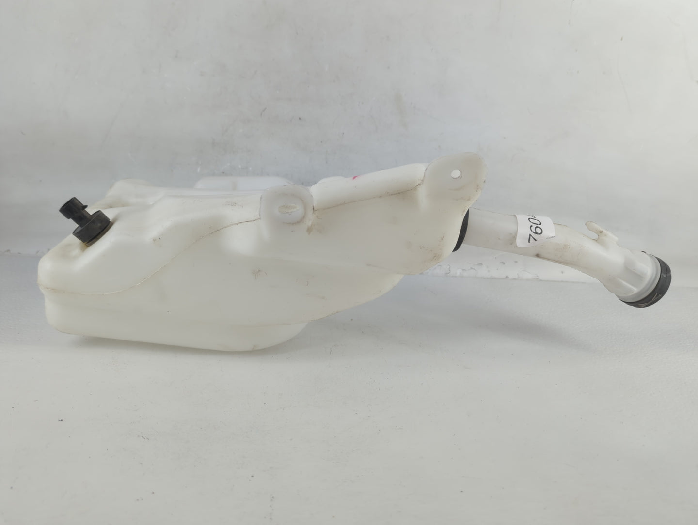 2013-2016 Chevrolet Malibu Windshield Washer Fluid Reservoir Bottle Oem - Oemusedautoparts1.com