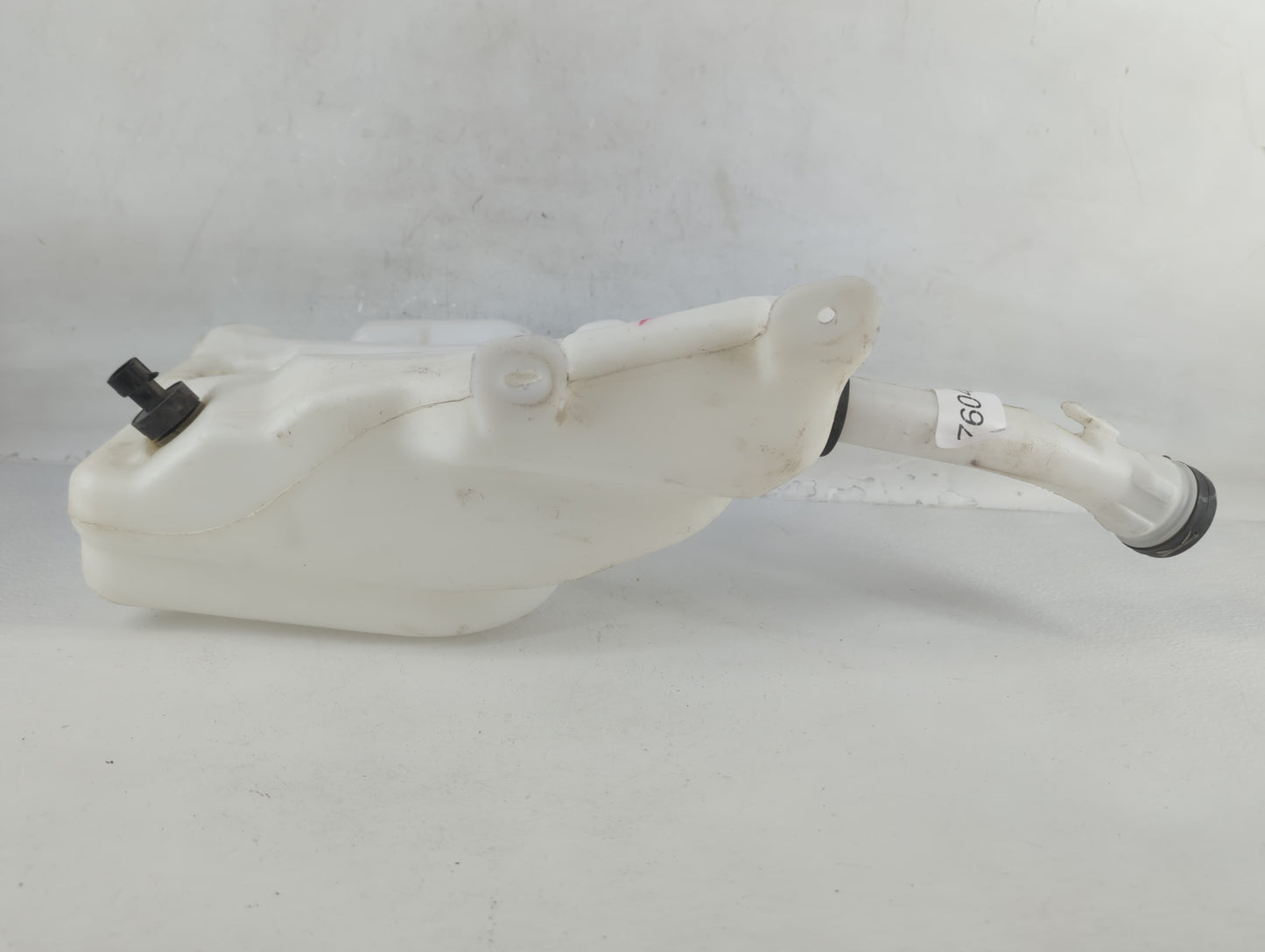 2013-2016 Chevrolet Malibu Windshield Washer Fluid Reservoir Bottle Oem - Oemusedautoparts1.com
