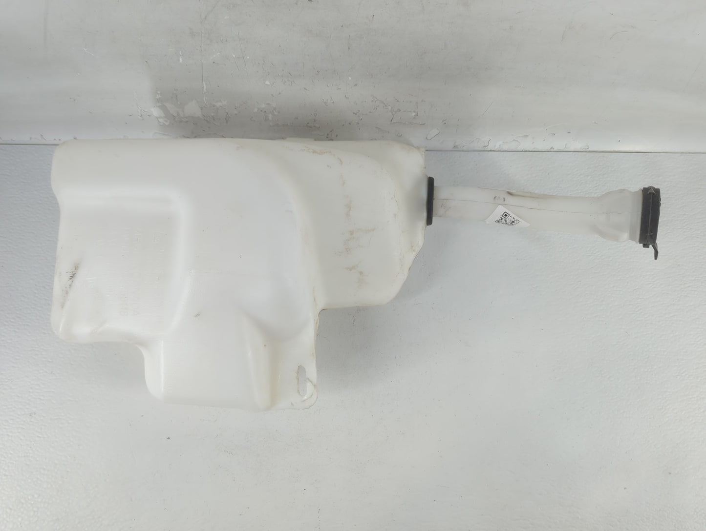 2013-2016 Chevrolet Malibu Windshield Washer Fluid Reservoir Bottle Oem - Oemusedautoparts1.com
