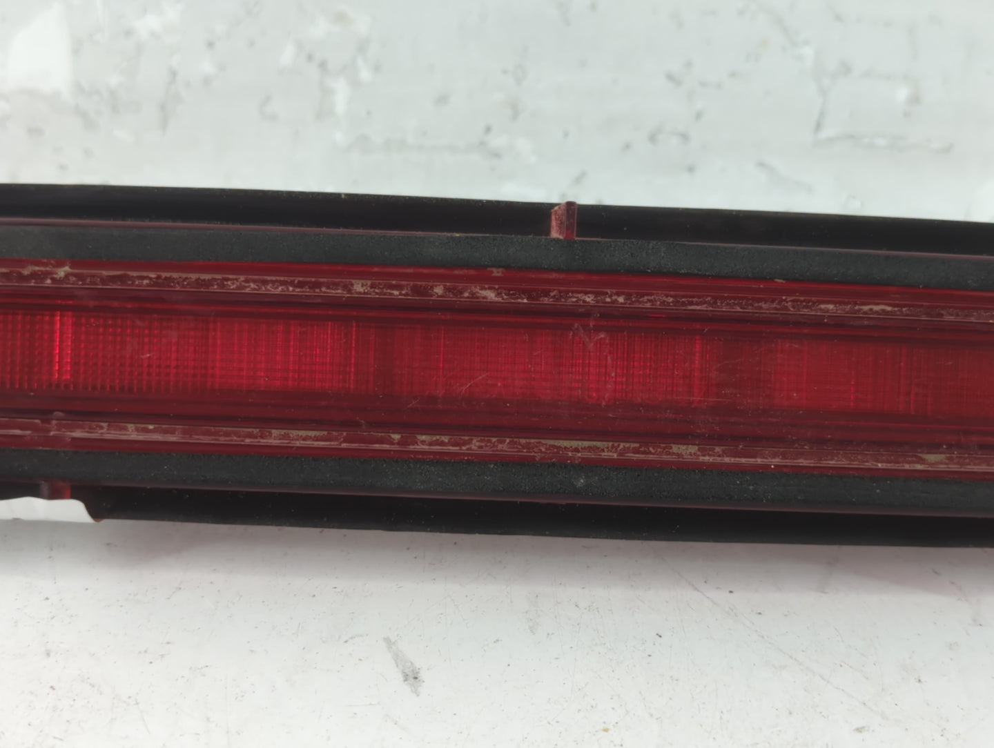 2013 Chevrolet Malibu Third Brake Light Tail Light P/N:22909969 Fits OEM Used Auto Parts - Oemusedautoparts1.com
