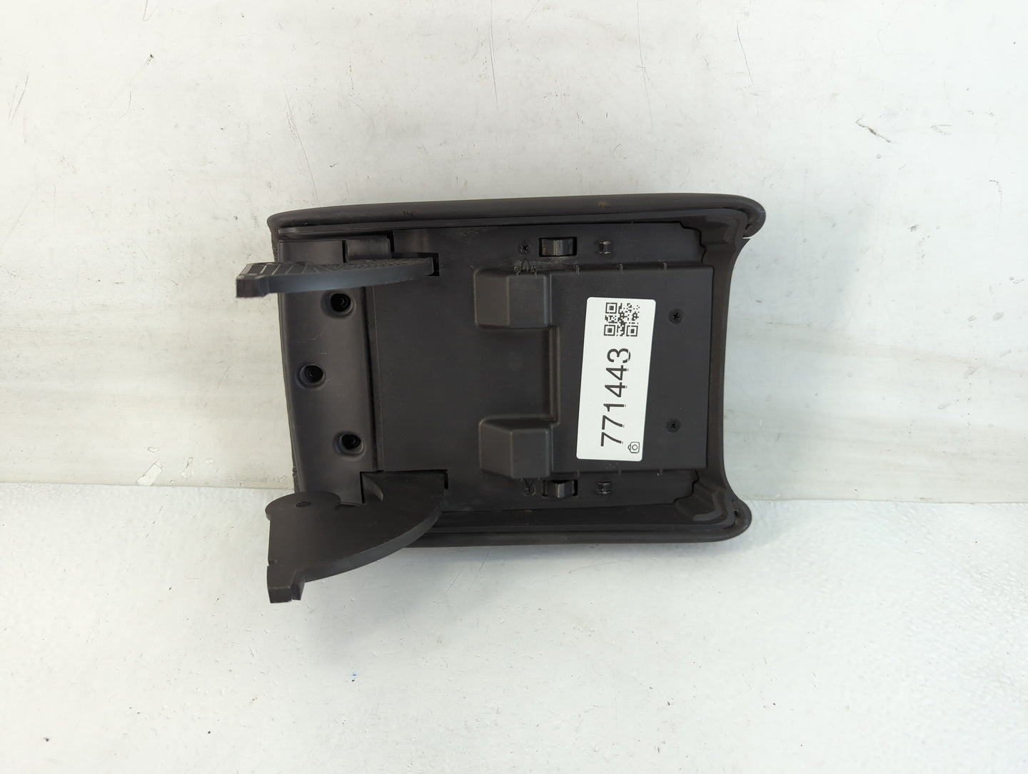 2013 Chevrolet Malibu Center Console Armrest Cover Lid Fits OEM Used Auto Parts - Oemusedautoparts1.com