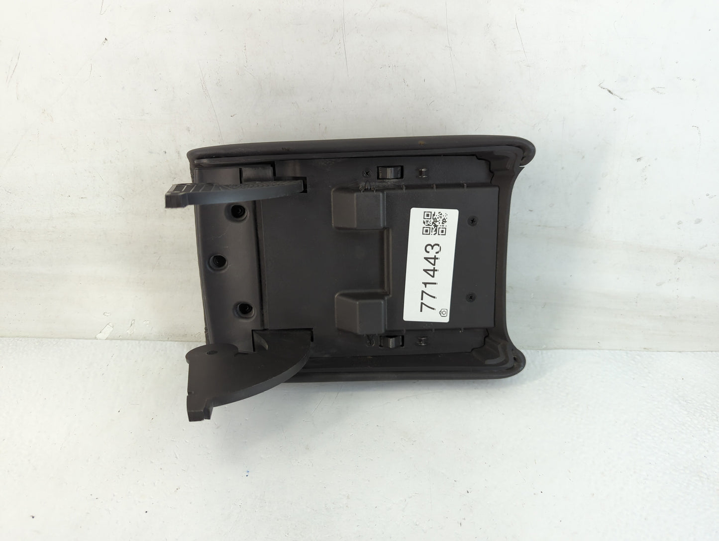 2013 Chevrolet Malibu Center Console Armrest Cover Lid Fits OEM Used Auto Parts - Oemusedautoparts1.com