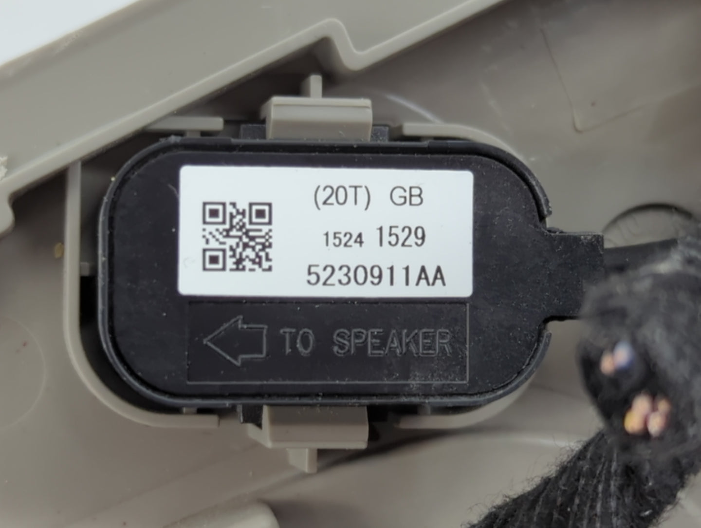 2013-2013 Chevrolet Malibu Overhead Roof Console 771986 - Oemusedautoparts1.com